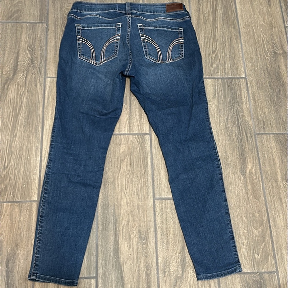 Hollister Women's Curvy Skinny Blue Jeans size 29S. Low Rise. - Picture 5 of 6